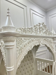 Lit bébé classique de luxe en bois massif sculpté à la main, design royal, mobilier de chambre d'enfant, fabricant de lits bébé élégants - Product Image 3