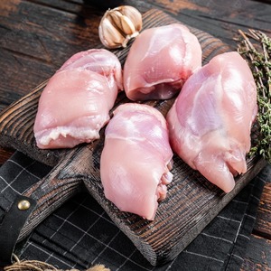 Cuisses de poulet surgelées IQF de qualité supérieure, sans os, entières, halal, viande juteuse pour restaurants, traiteurs, supermarchés - Product Image 1