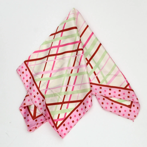 Écharpes carrées personnalisées légères, tissu de qualité supérieure, accessoires élégants, idéal pour les commandes en gros - Product Image 4