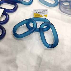 Cadenas de resina transparente de colores claros, de tamaño grande y pequeño, disponibles para decoración del hogar. - Product Image 3