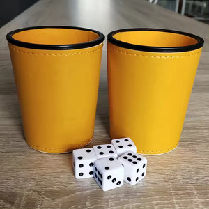 Ensemble de gobelets à dés jaunes en PU avec 4 dés, étui de rangement rond durable pour jeux de société, style classique pour adultes - Product Image 3