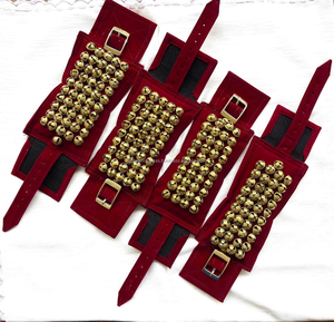 Campanas de Tobillo Ghungroo de Metal y Terciopelo Hechas a Mano, Par de Campanas de Latón para Danza Clásica India Tradicional, Correa Ajustable con Hebilla - Product Image 5