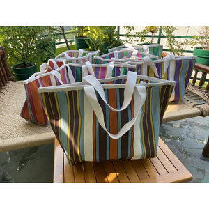 Bolsa de nailon reciclado personalizada con asas de correa de cincha Bolsillo interior Premium Cierre abierto para viajes Uso al aire libre para regalo - Product Image 6