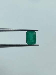 พลอยมรกตธรรมชาติ 0.85 กะรัต 4.80x6.40 มม. ทรงบาแกตต์ สีเขียว สำหรับทำเครื่องประดับ - Product Image 2