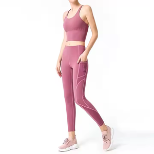 Ensemble deux pièces noir personnalisé, haut ajusté à manches longues et leggings de yoga pour femmes, vêtements de sport durables pour la gym et le fitness - Product Image 5