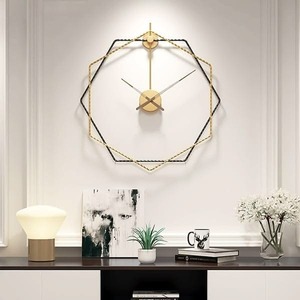 Horloge murale polygonale moderne en métal, mouvement à quartz silencieux, design or et noir, décoration pour la maison et le bureau - Product Image 1
