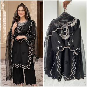 ชุดสตรีชาวเอเชียสำหรับฤดูร้อน ชุดปากีสถานพร้อมเสื้อปักลายฉลุประดับเลื่อม กางเกงพลลาโซ และผ้าคลุมไหล่ - Product Image 4