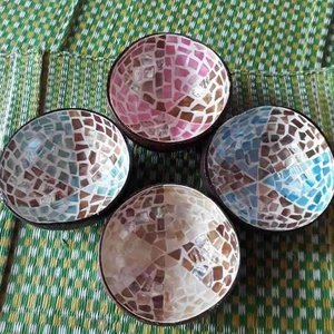 Tazón de Cáscara de Coco Natural Pintado a Mano con Incrustaciones de Madreperla, Diseño Personalizado, Hecho a Mano, Ecológico, Decorativo, Proveedor de Exportación - Product Image 1
