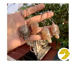 พวงกุญแจรถยนต์ทำจากเขาสัตว์ธรรมชาติแบบพกพา ดีไซน์ไม่ซ้ำใคร |   พวงกุญแจรูปสัตว์เพ้นท์มือคุณภาพสูง เป็นมิตรกับสิ่งแวดล้อม |   ของที่ระลึกเวียดนาม - Product Image 5