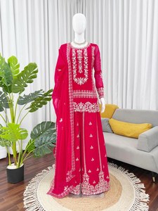 ชุดสาหรี่แบบปักลายผ้าจอร์เจียต์เทียมสำหรับผู้หญิง สีแดงชมพู เหมาะสำหรับงานแต่งงานและงานปาร์ตี้ - Product Image 1