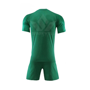 ชุดเสื้อฟุตบอลสีเขียวสำหรับผู้ชาย พิมพ์ลายแบบ Sublimation คอกลม แขนสั้น ผ้าโพลีเอสเตอร์ ระบายเหงื่อได้ดี ทรงสปอร์ต รับสั่งทำสำหรับทีม - Product Image 1