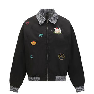 เสื้อแจ็คเก็ตบอมเบอร์สีดำ ปกคอพับ ปิดด้วยซิป ลายการ์ตูนปัก  ทรงลำลอง ใส่ได้ทุกโอกาส  สำหรับฤดูใบไม้ร่วง  แบบยูนิเซ็กซ์  ผลิตจากโพลีเอสเตอร์ - Product Image 1