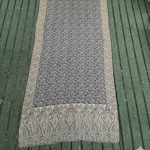 ผ้าคลุมไหล่พรีเมียมลายดอกไม้เพสลีย์แบบยาวสำหรับผู้หญิง ทำจากวิสโคส ทนทาน เหมาะสำหรับฤดูหนาว - Product Image 2