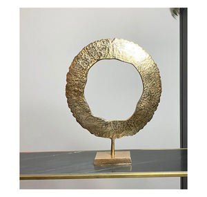 Sculpture en métal finition dorée sur socle en marbre blanc, ornement de table design, centre de table artistique contemporain - Product Image 4