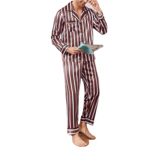 ชุดนอนผู้ชายพิมพ์ลายผ้าฝ้ายยี่ห้อ Kivotech พร้อมกระเป๋าหน้าอกอเนกประสงค์ ชุดนอนผู้ชายใส่สบาย ระบายอากาศได้ดี รับผลิตแบบ OEM - Product Image 2