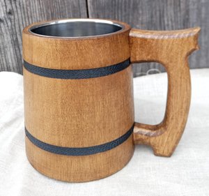 Mug en bois artisanal Viking, 20 oz (0,6 L), mug à bière en bois sculpté, idées de cadeaux de bière génériques pour hommes, brun classique, isolé - Product Image 4