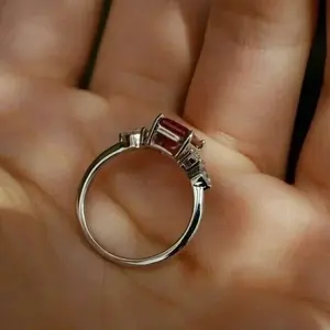 Bague de fiançailles Tishya Diamond Luxury Emerald Cut en moissanite rouge, argent sterling 925, 5g, bijoux de mariage pour femmes - Product Image 4