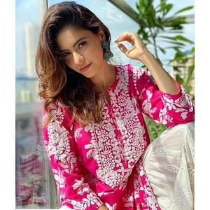 ASHIONABLE GEORGETTE IMPRESSION NUMÉRIQUE AVEC CHAÎNE COUDU TRAVAIL KURTI AVEC PALAZZO ROSE - Product Image 2