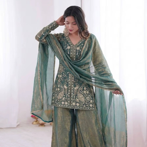 Ensemble élégant Fendy en soie Kurti et Palazzo avec broderies riches et dupatta à bordure en dentelle – Tenue de fête - Product Image 1