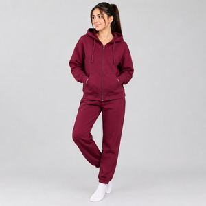 Survêtement de sport personnalisé pour femme, coupe classique, tenue d'entraînement avec options d'impression sérigraphique et de broderie - Product Image 6