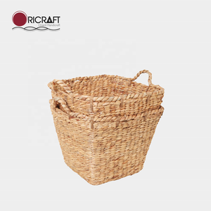 Panier à linge en jacinthe d'eau naturelle de marque OHC, fond conique, artisanat vietnamien, modèle OHC200309 pour la vente en gros - Product Image 1