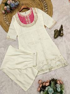 Women Luxurious Roman Silk Embroidered Kurta Set with Dupatta - Product Image 4