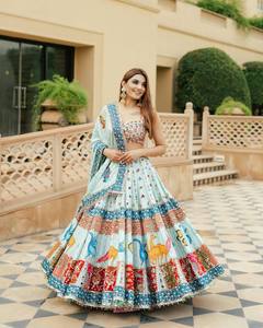 Ensemble Lehenga Choli brodé avec dupatta, tenue indienne pakistanaise florale, longueur au sol, pour mariage et fêtes - Product Image 1