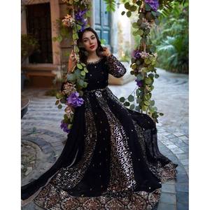 Robe en velours faite main de créateur avec taille naturelle et magnifique dupatta, silhouette trapèze pour les soirées - Product Image 5