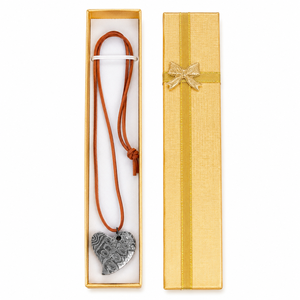 Collar con Colgante de Corazón de Acero de Damasco Hecho a Mano con Patrón Grabado, Cordón de Cuero Marrón, Moderno y Personalizable, Regalo para el Día de San Valentín - Product Image 6
