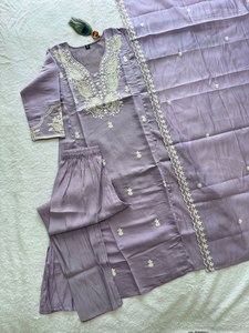 Salwar Kameez de Rayón Bordado con Lavanda, Estilo Tradicional Indio-Pakistaní para Mujer, Uso Casual, Corte Regular, Elástico - Product Image 2