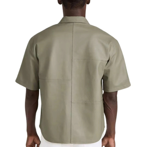 เสื้อเชิ้ตหนังเทียมแบบเรียบมีซิป คอวี แขนสั้นทรงหลวม มีกระเป๋าหน้าอก สไตล์ฮิปฮอป คาวบอย สำหรับผู้ชายไซส์ใหญ่  โลโก้แบบสั่งทำทันสมัย - Product Image 2