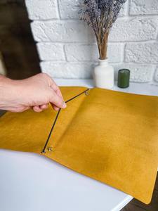 Porta Menús de Cuero Genuino Hecho a Mano de Lujo al por Mayor, Resistente al Agua, Personalizable LMC-0230 - Product Image 2