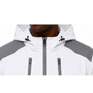 Chaqueta Deportiva Cortavientos de Alta Gama Fabricada con Tela de Poliéster Premium con Superficie Resistente al Agua y Ajuste Cómodo - Product Image 3