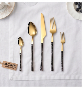 Juego de cubiertos de acero inoxidable de diseño moderno con acabado dorado y mango de mármol negro, apto para lavavajillas, para bodas, hogar y uso en cafeterías. - Product Image 1