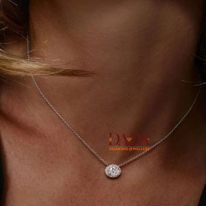 Collier Pendentif Halo Diamant Ovale Contemporain, Collier Charme Solitaire pour Femme, Chaîne Fine en Or, Bijou Tendance Quotidien - Product Image 3