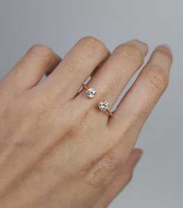 Anillo de Diamantes Cultivados en Laboratorio de 0.60 CT con 2 Piedras en Oro de 18K para Mujer |   Toi Et Moi |   Joyería nupcial moderna con certificación IGI - Product Image 2