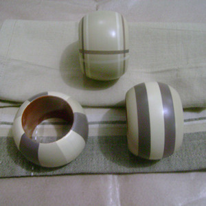 Bracelets en bois légers avec finition colorée, bracelets en bois faits à la main par des designers, vente en gros - Product Image 6
