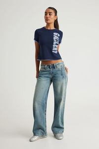 เสื้อยืดกราฟิกทรงพอดีตัวสำหรับผู้หญิง - Product Image 5