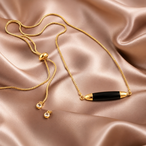Collier Pendentif Minimaliste en Onyx Noir Naturel Unique et Ajustable avec Placage Électrolytique à Station Unique et Fermoir Coulissant - Product Image 1