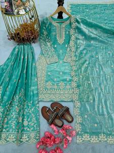 Ensemble de robe de mariée traditionnelle indienne et pakistanaise pour femmes, en rayonne brodée, longueur au sol, coupe classique, toutes saisons - Product Image 3