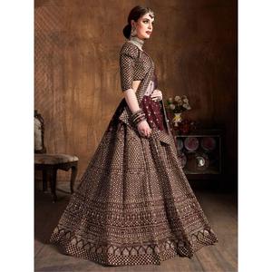 Lehenga choli เสื้อผ้าไหมดิบประดับเลื่อมสีแดงเข้ม - Product Image 5