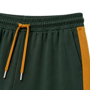 Conjunto de dos piezas informal personalizado para mujer, camiseta de manga corta verde bosque y amarillo mostaza y pantalones anchos con contraste. - Product Image 6