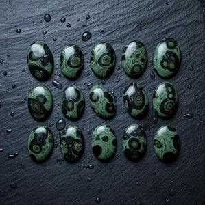 Vente en gros de bijoux GRV, cabochon en jaspe Kambaba, pierre minérale naturelle verte, ovale, en forme de poire, certifiée par un tiers, taille personnalisée - Product Image 2