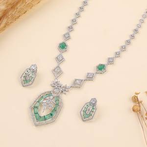 Conjunto de Collar y Pendientes con Aspecto de Esmeralda – Joyería de Diamantes con Corte Brillante – Joyería de Diamantes de Lujo para Novias y Fiestas - Product Image 3