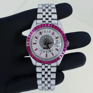 Reloj de Diamantes Splendid Gift Jewelry para Hombre, Lujoso, Analógico, de Cuarzo, con Correa de Acero Inoxidable, Bisel con Pedrería Rosa, Caja de 28 mm, Zafiro - Product Image 1