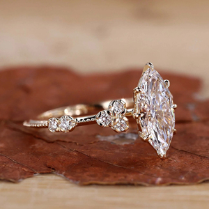 Anillo de compromiso y boda clásico con halo de diamantes cultivados en laboratorio, engaste de canal en oro de 14K certificado por IGI, ideal para regalo de aniversario o fiesta. - Product Image 5