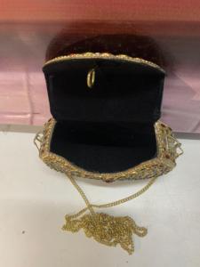 Bolso Mini con Cadena de Diamantes de Imitación y Forro de Terciopelo, Cartera con Solapa Dorada, Bolso de Mano Decorativo para Fiestas y Bodas - Product Image 3