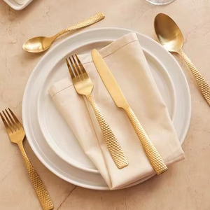 Couverts de table modernes inspirés des sanctuaires, conçus pour des tables sereines, une réception réfléchie et des repas quotidiens équilibrés. - Product Image 1