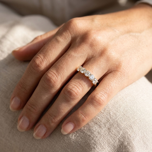 Bague Éternité Plaqué Or 14 carats avec Diamants Taille Ronde Brillante, Sertissage à Griffes, Multi-Pierres, Bijou pour Mariage et Anniversaire - Product Image 4