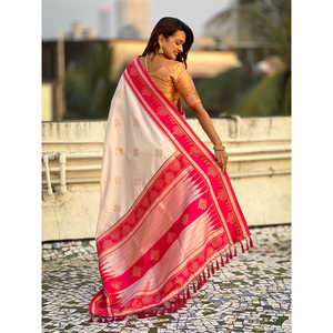 Sari de Seda Suave con Tejido Zari Tradicional en Contraste, 650g, Vestido de Noche Elegante, Disponible en Stock - Product Image 4